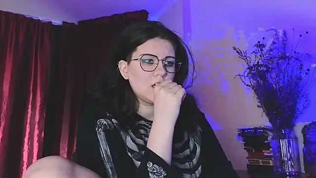 Snapshot of Laura_Karamazov chatting on 12-21-24, 08:39 Laura Karamazov online show from 12-21-24, 08:39