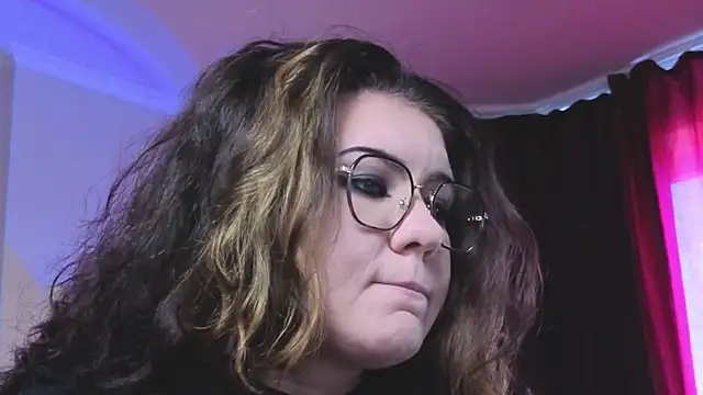 Snapshot of Laura_Karamazov chatting on 10-08-25, 12:14 Laura Karamazov online show from 10-08-25, 12:14