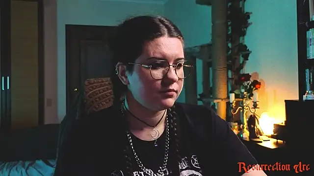 Snapshot of Laura_Karamazov chatting on 06-10-26, 05:45 Laura Karamazov online show from 06-10-26, 05:45