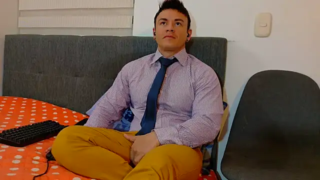 Snapshot of MarksMuscle chatting on 09-13-25, 03:39 MarksMuscle online show from 09-13-25, 03:39