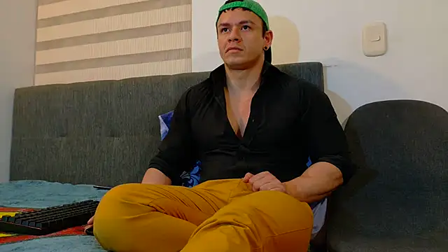 Snapshot of MarksMuscle chatting on 03-06-26, 02:08 MarksMuscle online show from 03-06-26, 02:08