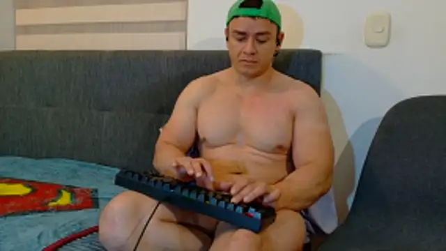 Snapshot of MarksMuscle chatting on 05-06-26, 02:08 MarksMuscle online show from 05-06-26, 02:08