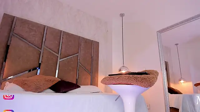 Martinaa Jones  online show from 01-24-25, 01:35