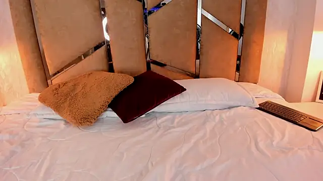 Martinaa Jones  online show from 03-19-25, 01:54