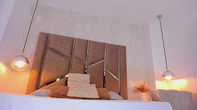 Martinaa Jones  online show from 10-08-25, 07:22