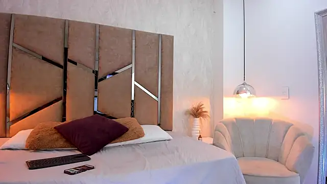 Martinaa Jones  online show from 11-01-25, 07:27