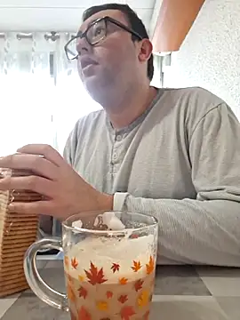 Javier bear online show from 11-29-25, 09:01