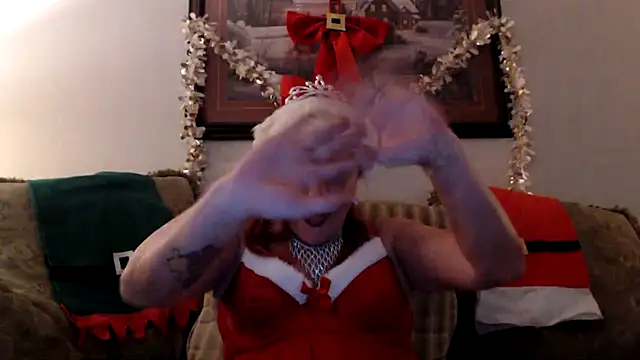 Snapshot of LexxiLeeds chatting on 12-25-24, 12:05 LexxiLeeds online show from 12-25-24, 12:05