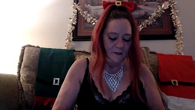 Snapshot of LexxiLeeds chatting on 12-30-24, 12:43 LexxiLeeds online show from 12-30-24, 12:43