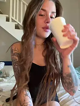 EmiliaCatalina online show from 03-11-25, 07:36