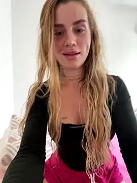 EmiliaCatalina online show from 10-09-25, 07:56