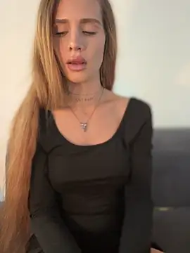 EmiliaCatalina online show from 06-27-26, 07:08