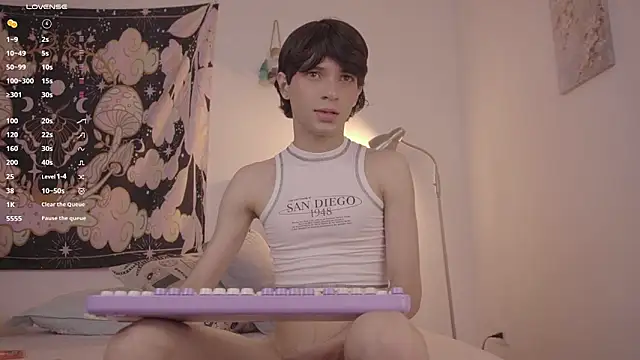 Snapshot of simonbane01 chatting on 09-10-25, 04:40 simonbane01 online show from 09-10-25, 04:40