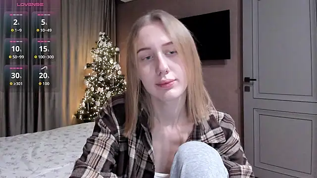 Snapshot of Mika_Ray chatting on 12-18-25, 11:33 Mika Ray online show from 12-18-25, 11:33