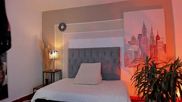 Snapshot of missmegann chatting on 12-15-24, 12:28 missmegann online show from 12-15-24, 12:28