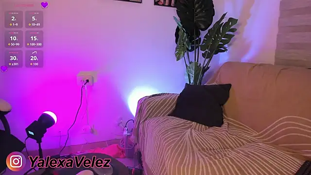 YalexaVelez online show from 11-30-25, 09:19