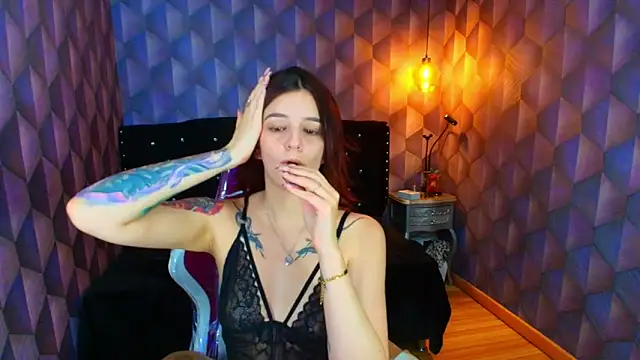 LiaHarryis online show from 04-28-26, 03:06