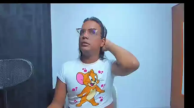 Snapshot of monsterdick_22cm chatting on 01-28-25, 01:38 monsterdick 22cm online show from 01-28-25, 01:38