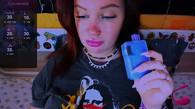 Snapshot of EllieOz chatting on 02-21-25, 01:11 EllieOz online show from 02-21-25, 01:11