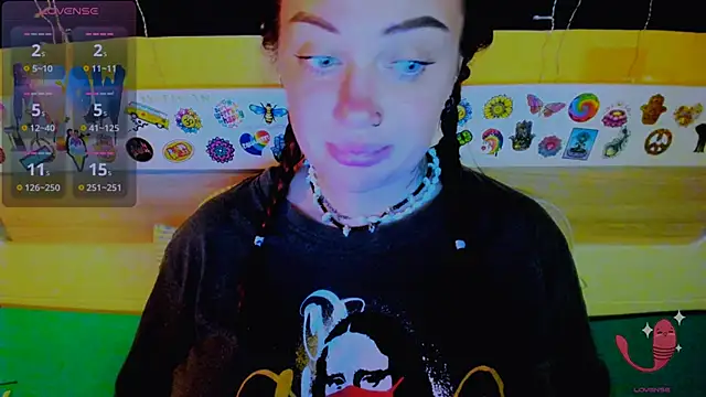 Snapshot of EllieOz chatting on 10-25-25, 05:08 EllieOz online show from 10-25-25, 05:08