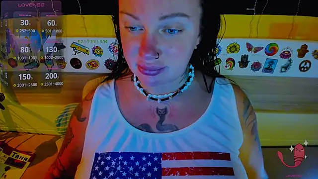 Snapshot of EllieOz chatting on 10-30-25, 04:52 EllieOz online show from 10-30-25, 04:52