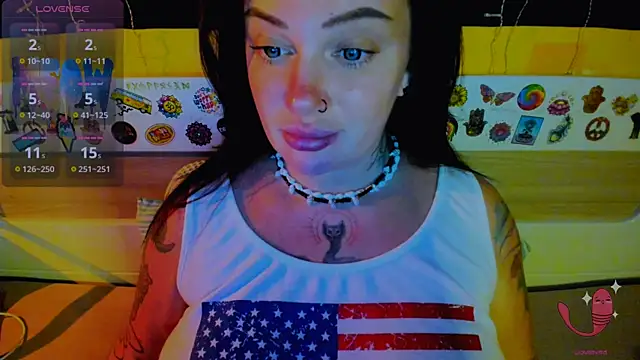 Snapshot of EllieOz chatting on 11-15-25, 03:30 EllieOz online show from 11-15-25, 03:30