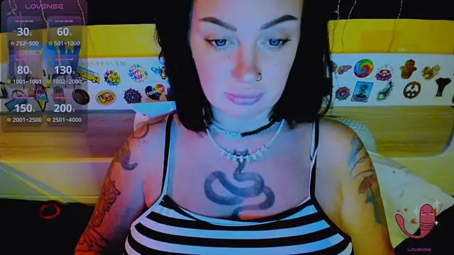 Snapshot of EllieOz chatting on 11-26-25, 02:07 EllieOz online show from 11-26-25, 02:07