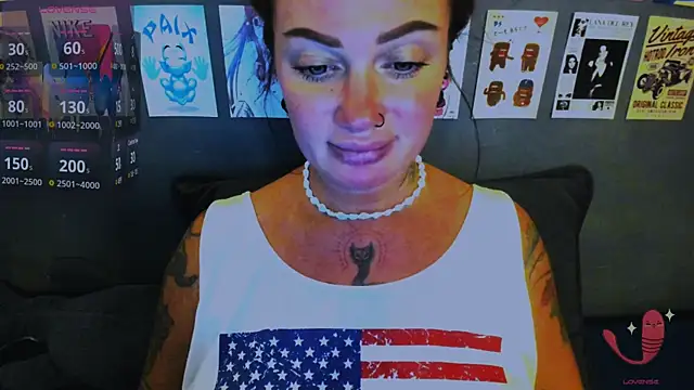 Snapshot of EllieOz chatting on 04-17-26, 05:49 EllieOz online show from 04-17-26, 05:49