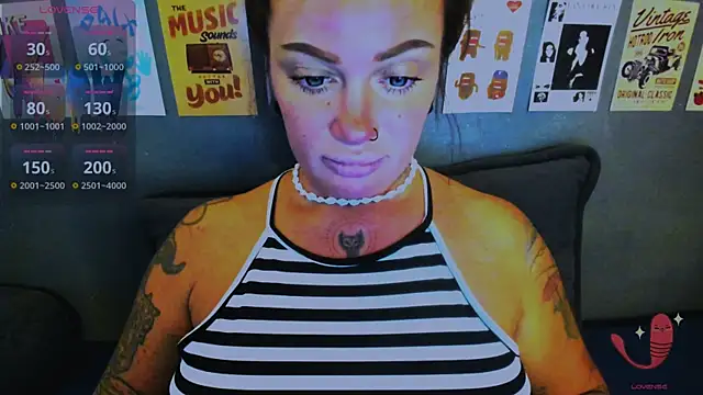 Snapshot of EllieOz chatting on 04-29-26, 05:30 EllieOz online show from 04-29-26, 05:30