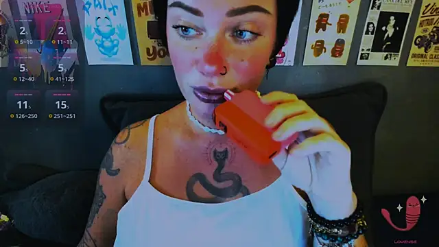 Snapshot of EllieOz chatting on 05-03-26, 04:13 EllieOz online show from 05-03-26, 04:13