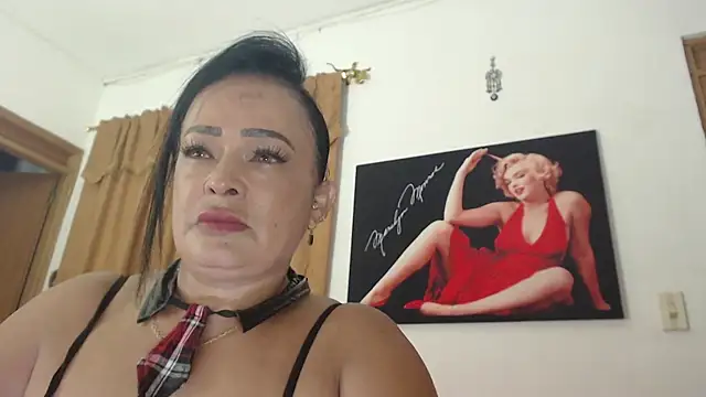 Snapshot of seleneh chatting on 12-15-24, 05:42 seleneh online show from 12-15-24, 05:42