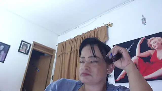 Snapshot of seleneh chatting on 12-22-24, 11:31 seleneh online show from 12-22-24, 11:31