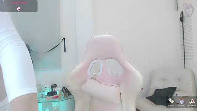 Snapshot of sasha_mom69_ chatting on 11-26-25, 04:19 sasha mom69 online show from 11-26-25, 04:19