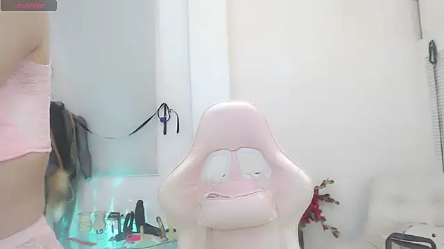 Snapshot of sasha_mom69_ chatting on 11-30-25, 04:33 sasha mom69 online show from 11-30-25, 04:33