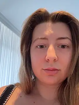 Snapshot of curvyflawless chatting on 02-06-26, 07:45 curvyflawless online show from 02-06-26, 07:45