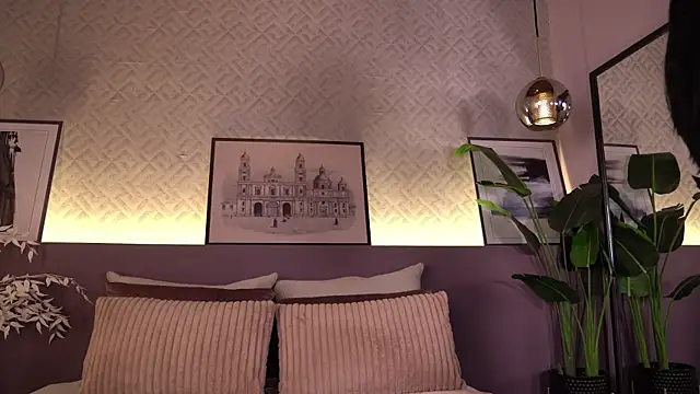 Snapshot of ElleDiane chatting on 07-13-26, 12:13 ElleDiane online show from 07-13-26, 12:13