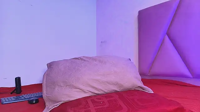 arl chloee online show from 10-22-25, 03:18