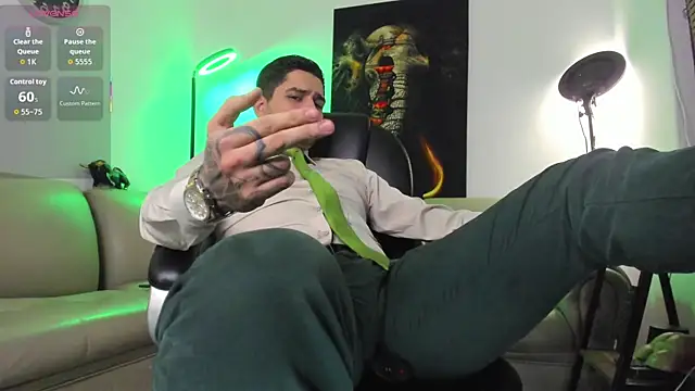 Nicolas Fellener online show from 12-20-25, 05:03