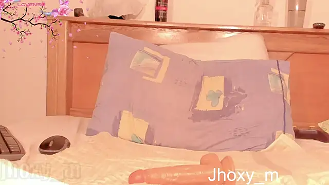 Snapshot of Jhoxy_M chatting on 02-12-25, 03:07 Jhoxy M online show from 02-12-25, 03:07