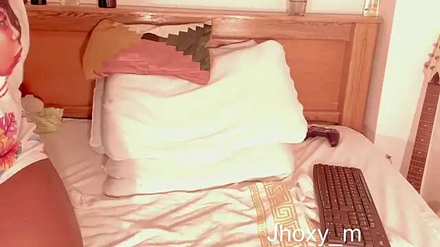 Snapshot of Jhoxy_M chatting on 02-23-25, 08:06 Jhoxy M online show from 02-23-25, 08:06