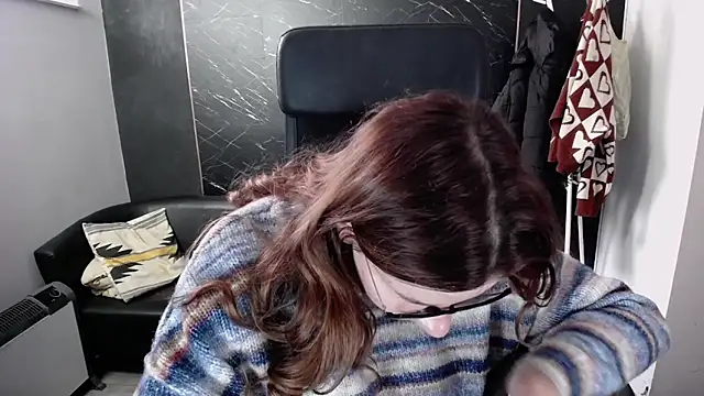 Snapshot of littleviki7 chatting on 10-27-25, 07:34 littleviki7 online show from 10-27-25, 07:34