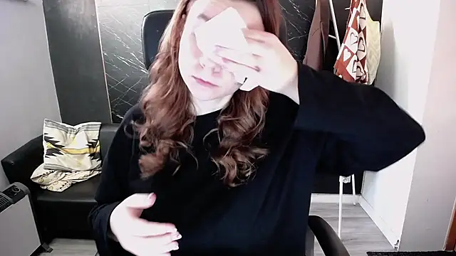 Snapshot of littleviki7 chatting on 11-18-25, 08:30 littleviki7 online show from 11-18-25, 08:30