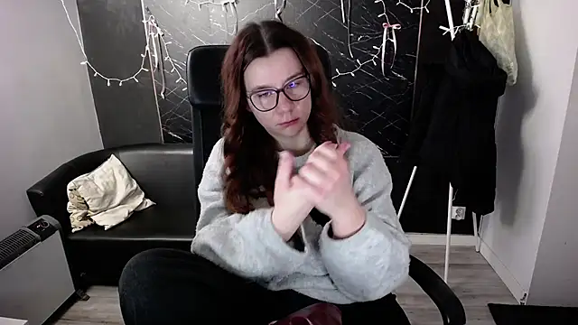 Snapshot of littleviki7 chatting on 12-16-25, 07:02 littleviki7 online show from 12-16-25, 07:02