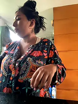 Snapshot of emmyjhonson07 chatting on 11-03-25, 12:39 emmyjhonson07 online show from 11-03-25, 12:39