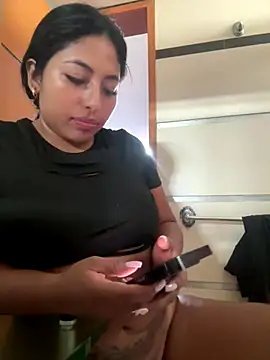 Snapshot of emmyjhonson07 chatting on 11-07-25, 01:44 emmyjhonson07 online show from 11-07-25, 01:44