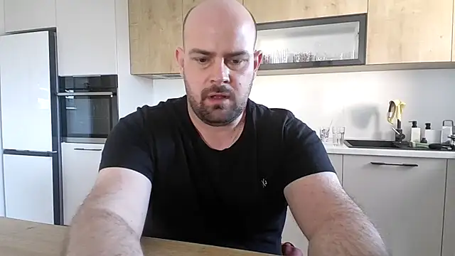 bearlover992 online show from 10-04-25, 08:34