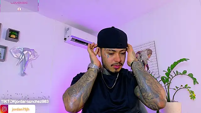 JordanSmiith  online show from 06-12-26, 08:52