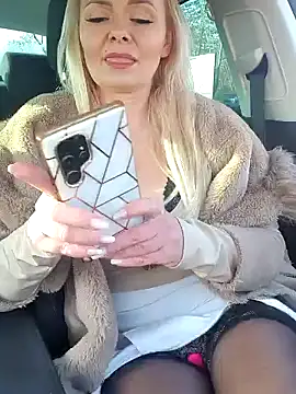 Snapshot of GjuliaX chatting on 02-09-25, 09:05 GjuliaX online show from 02-09-25, 09:05