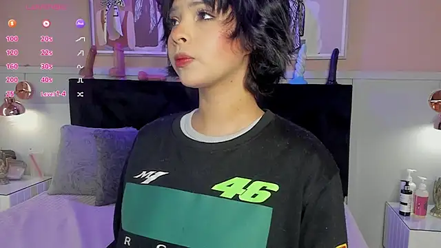 Snapshot of chloe_watson_ chatting on 02-20-26, 04:29 chloe watson online show from 02-20-26, 04:29