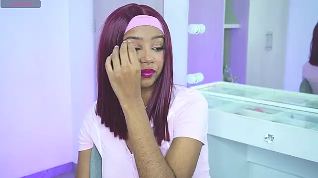 Snapshot of forever__young chatting on 10-28-25, 03:47 forever young online show from 10-28-25, 03:47